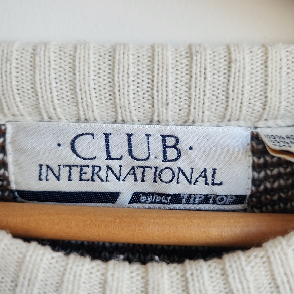 Club International Sweater Winter, Festive, Vintage Sweater - Picture 4 of 8